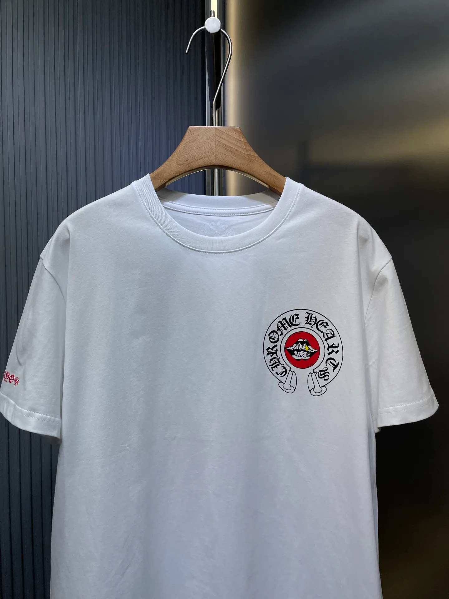 🅿️300 Come Heart*🌟【Top original order】Cro Heart 25Ss new red lips flag short-sleeved T-shirt. The fabric is made of 26 weave 260g cotton. The version is enlarged according to customer needs. The printing uses water slurry printing. Special imported slurry. Customized supporting accessories. Size: SML